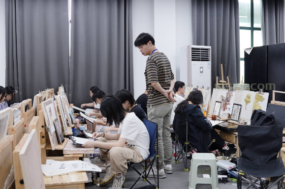 学美术的孩子将来可以报考哪些大学专业？