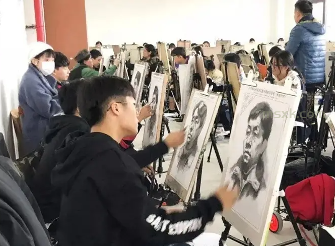 监考视角下的素描色彩常见误区解析